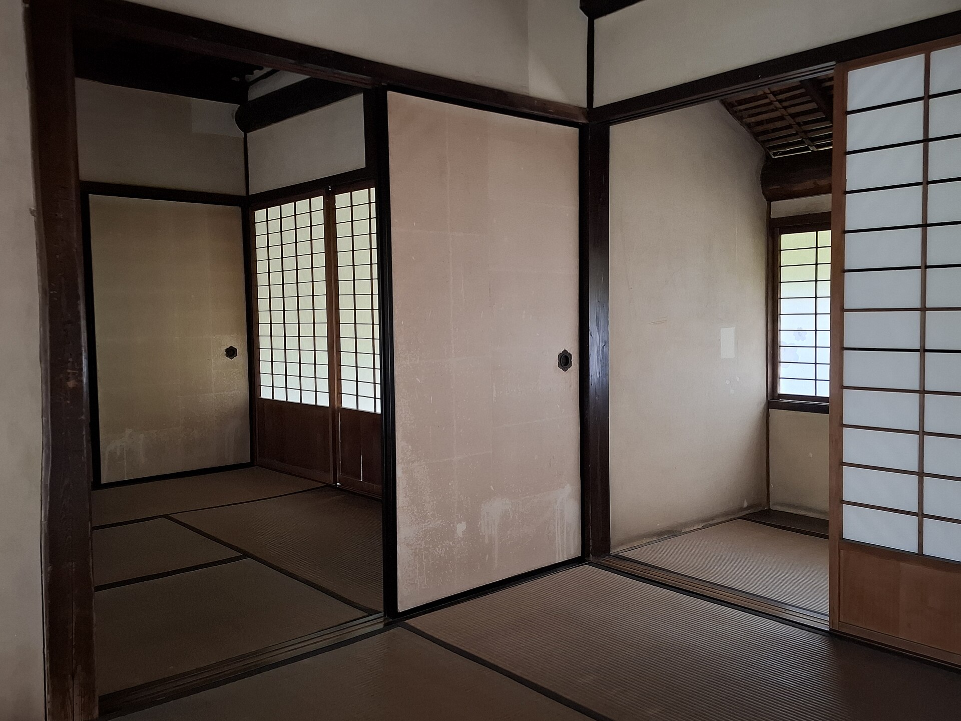 Nakayama Miki birth home interior 2