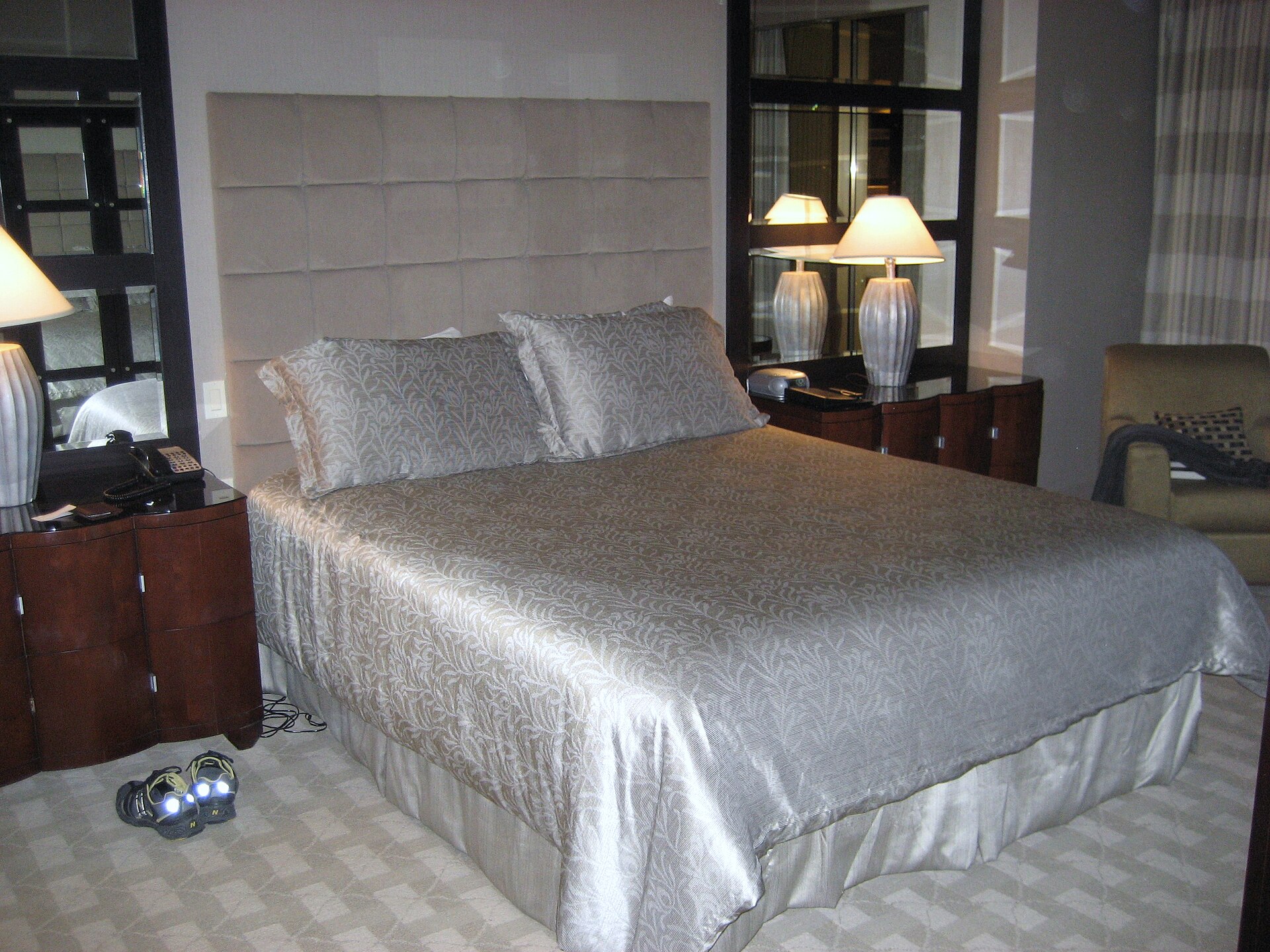 File:THEbedatmandalaybay.jpg